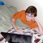 laptop-in-bed laptop-in-bed